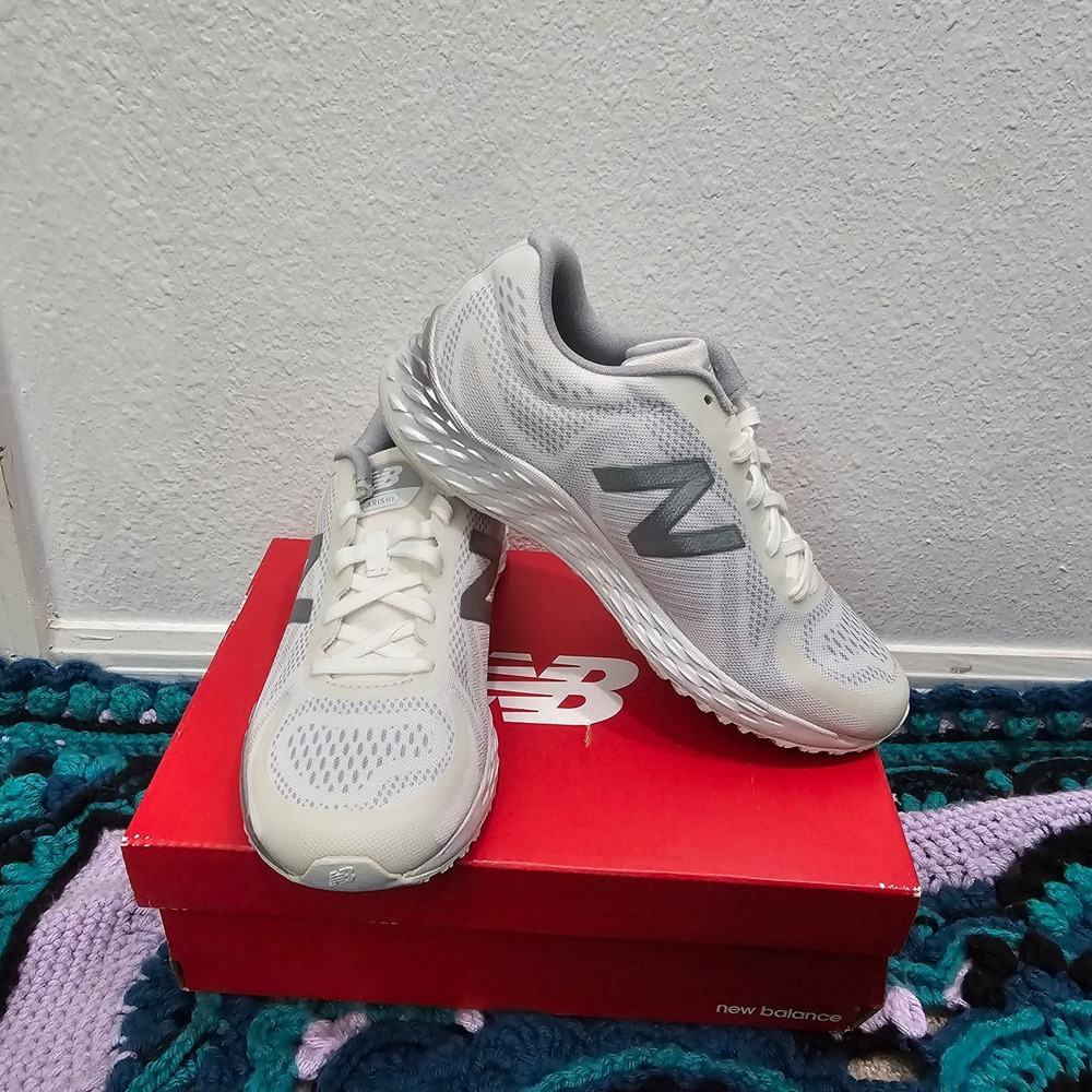 New Balance White Kjariwmy Kid's Size‎ 3.5